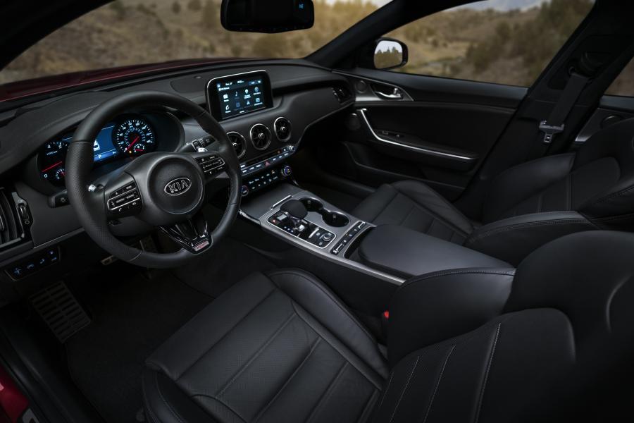 Интерьер Kia Stinger GT (CK) 2017 года  (NA) (фото 13 из 50)